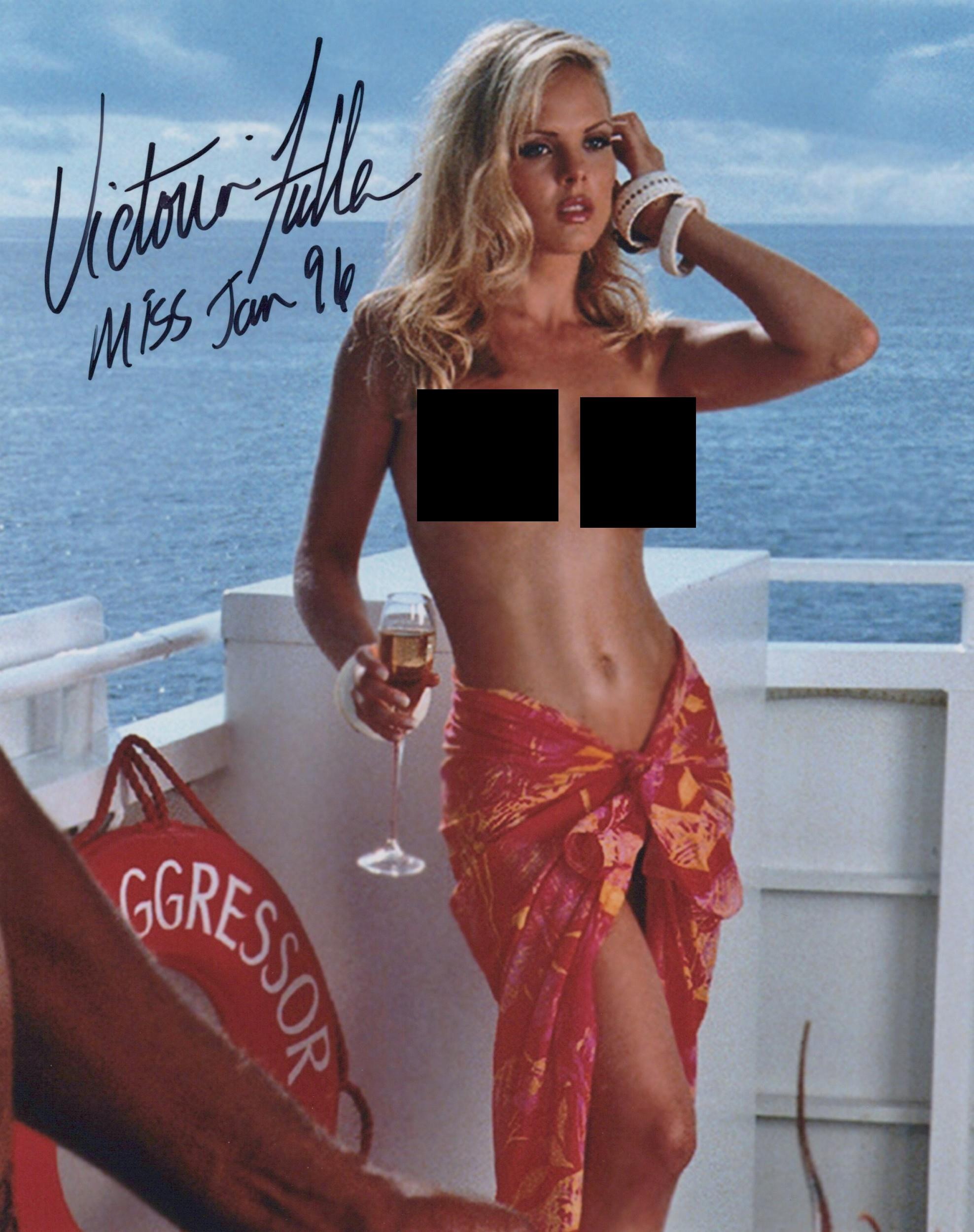Victoria Fuller autograph