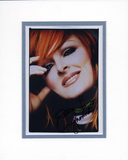 Wynonna Judd autograph