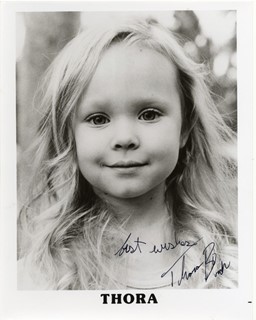 Thora Birch autograph